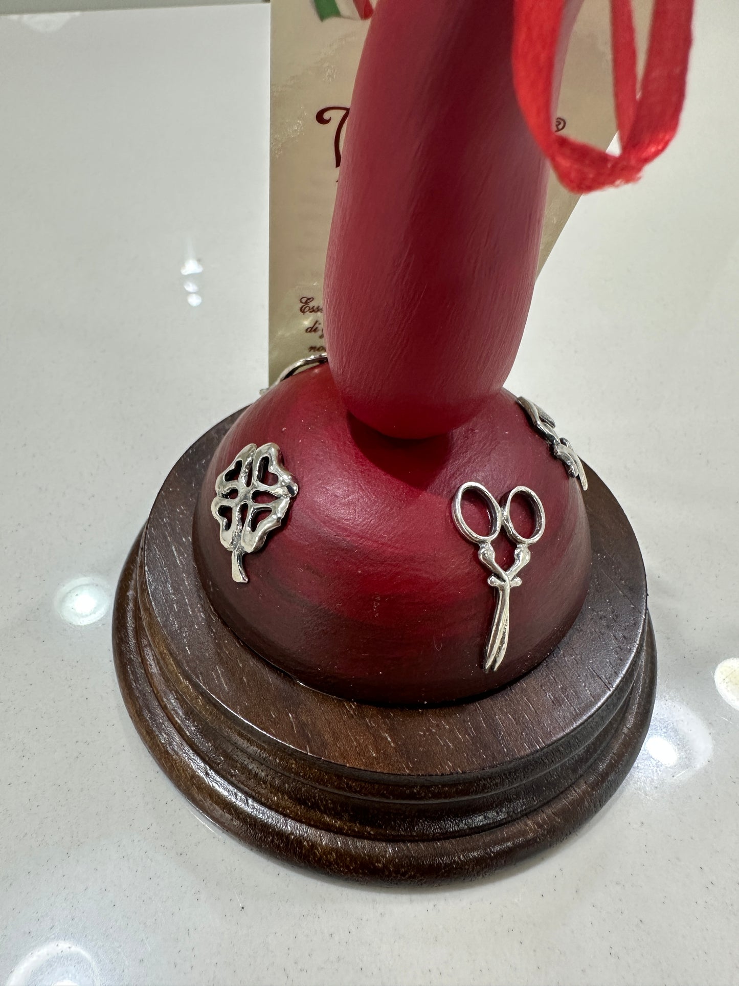 Corno Con Amuleti e Base