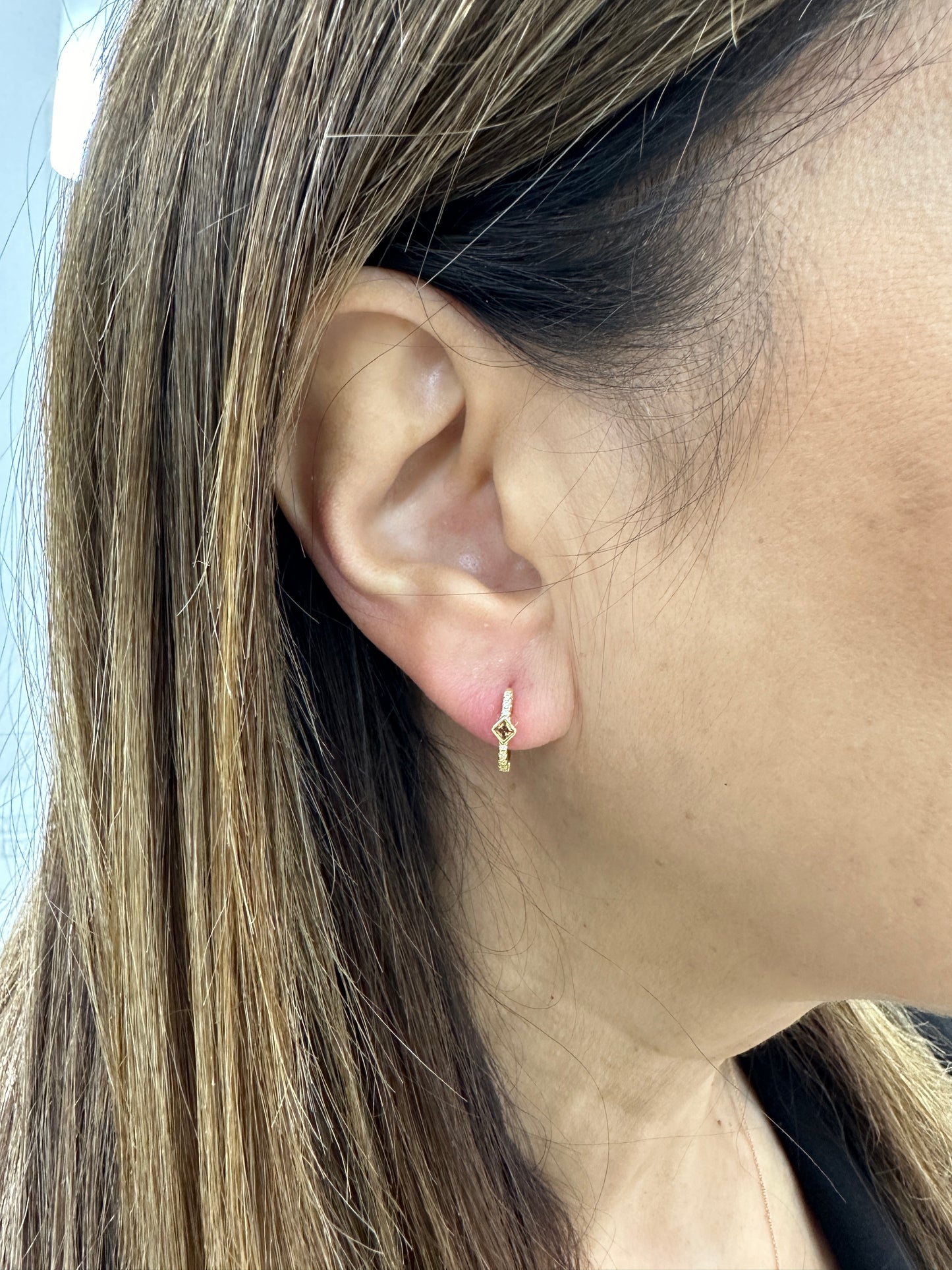 Orecchini Piti Mali Cerchio Con Zircone Centrale