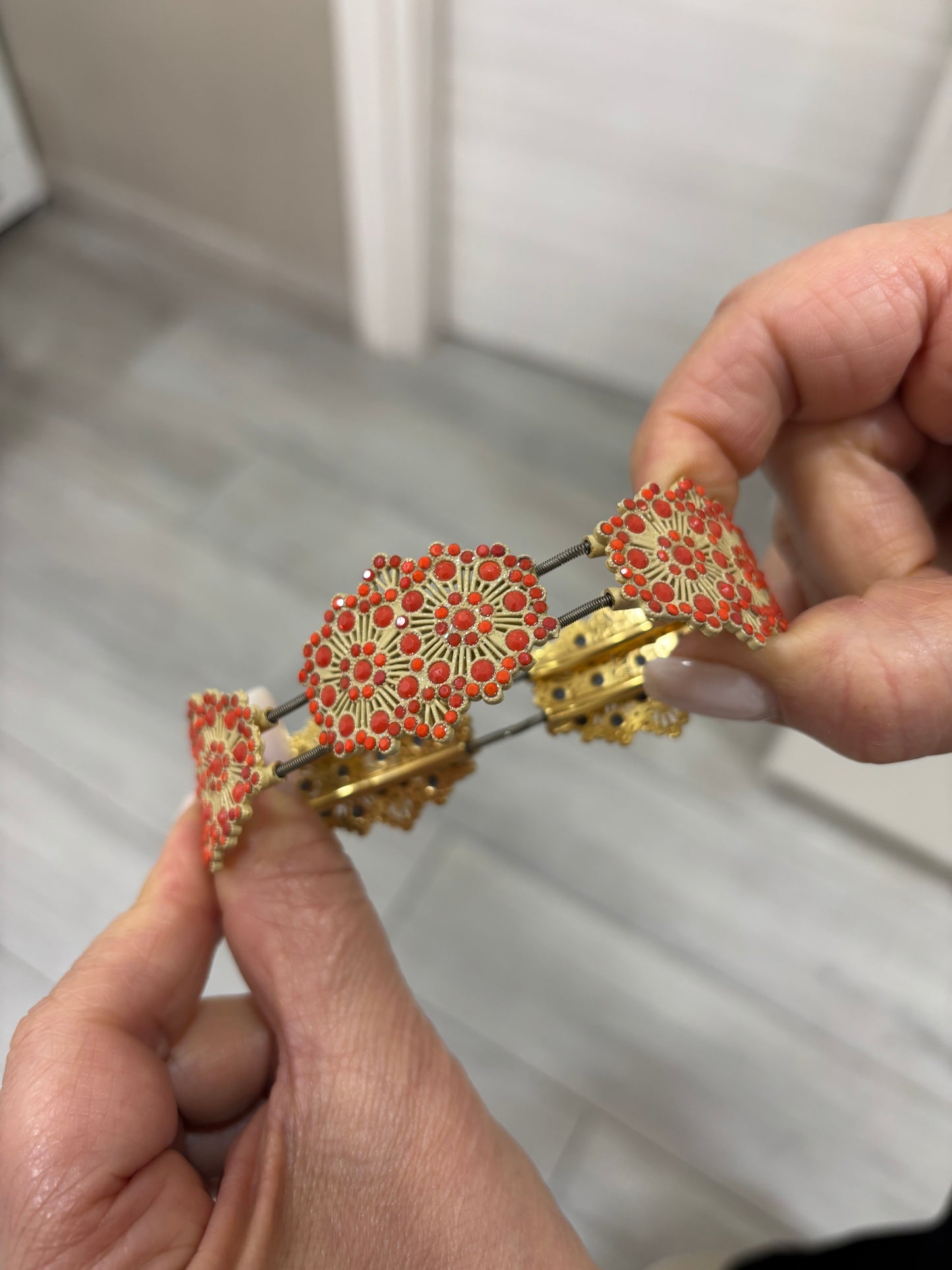 Bracciale LaGriffe A Molla Dorato Con Swarovski Rosso Corallo