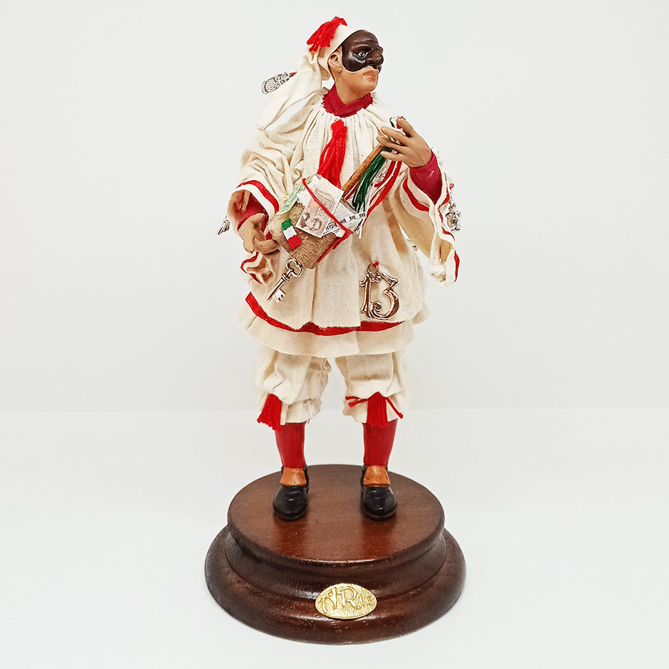 Pulcinella In Piedi