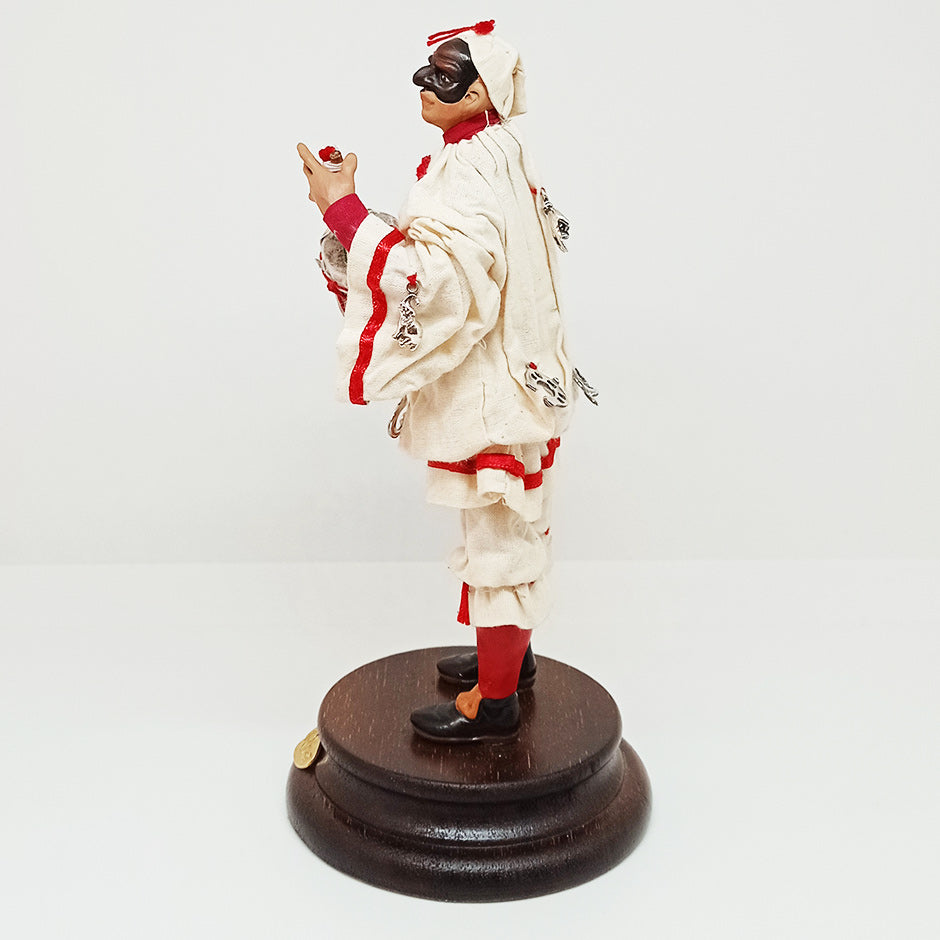 Pulcinella In Piedi
