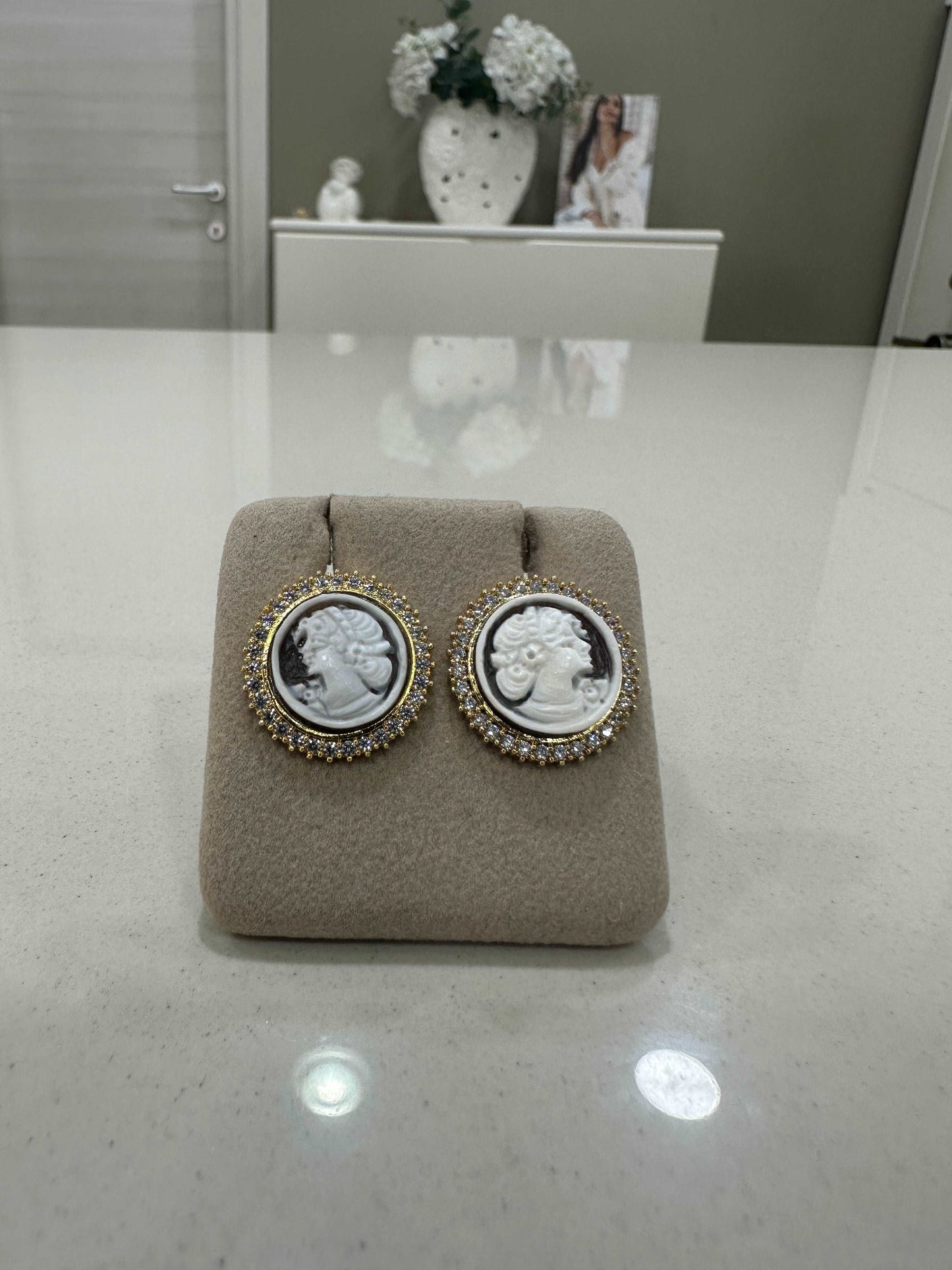 Orecchini In Argento Con Cammeo Volto Donna e Zirconi