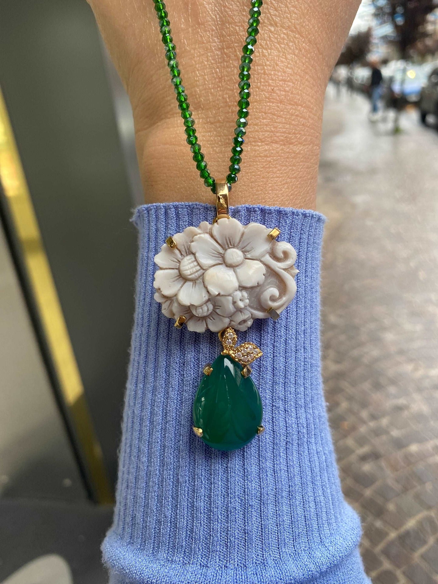 Collana Cammeo Con Fiori E Pietra Verde Collane