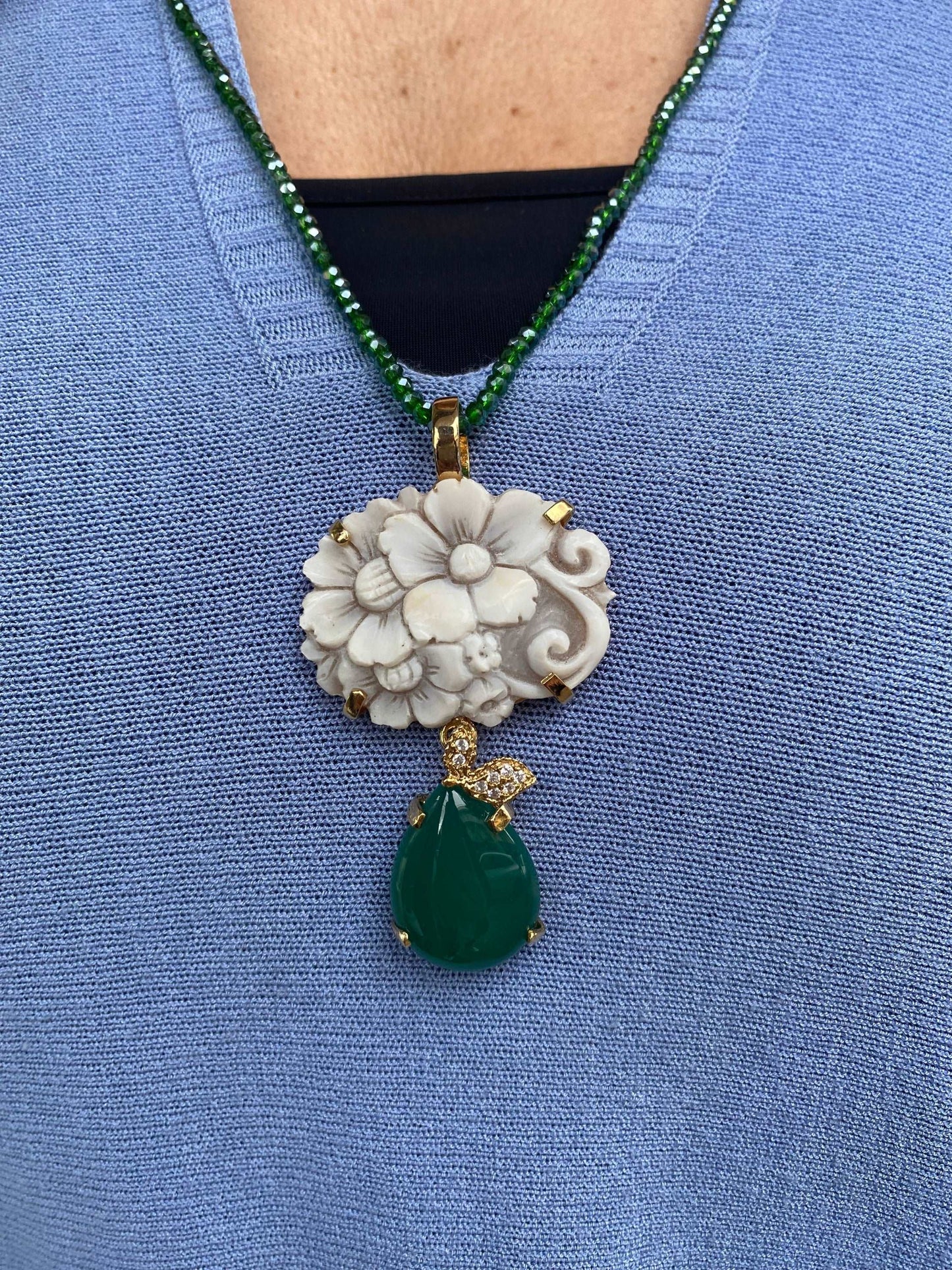 Collana Cammeo Con Fiori E Pietra Verde Collane